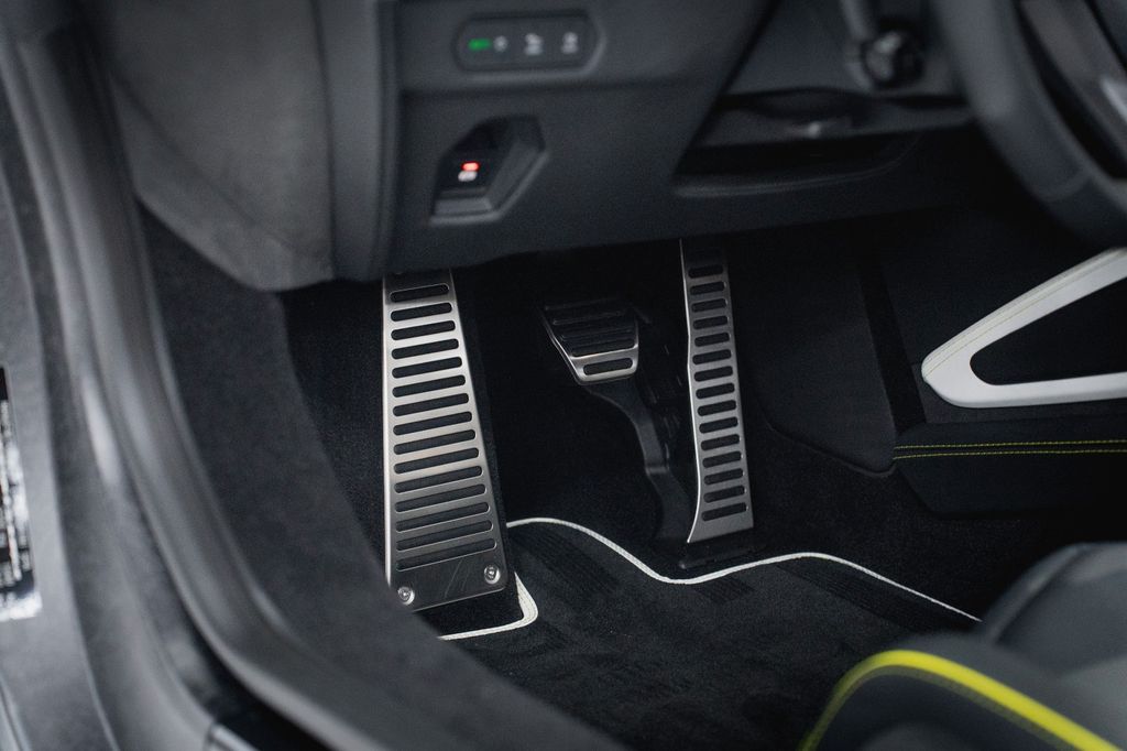 Lamborghini Revuelto 2024