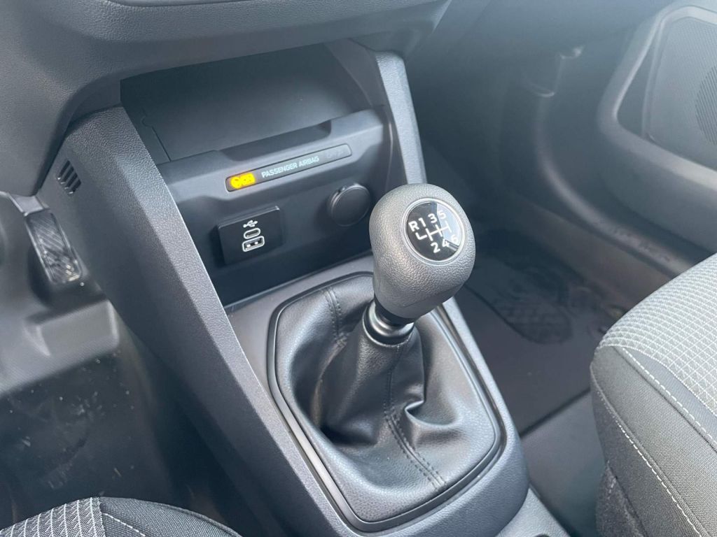 Ford Transit Courier 2025