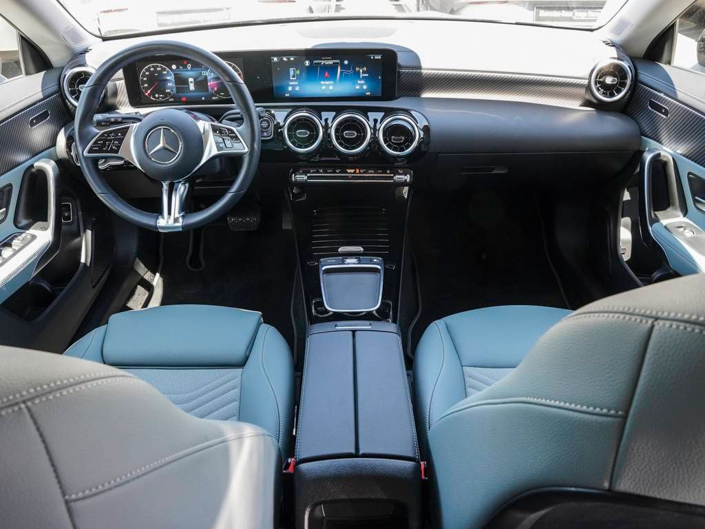 Mercedes-Benz CLA 180 2024