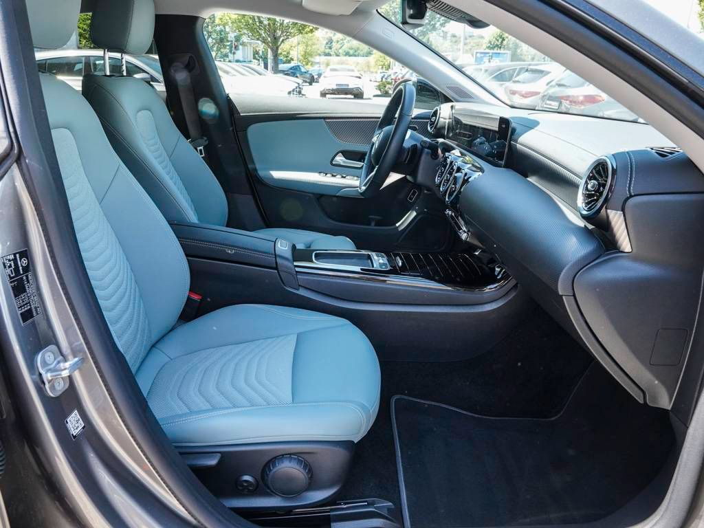 Mercedes-Benz CLA 180 2024