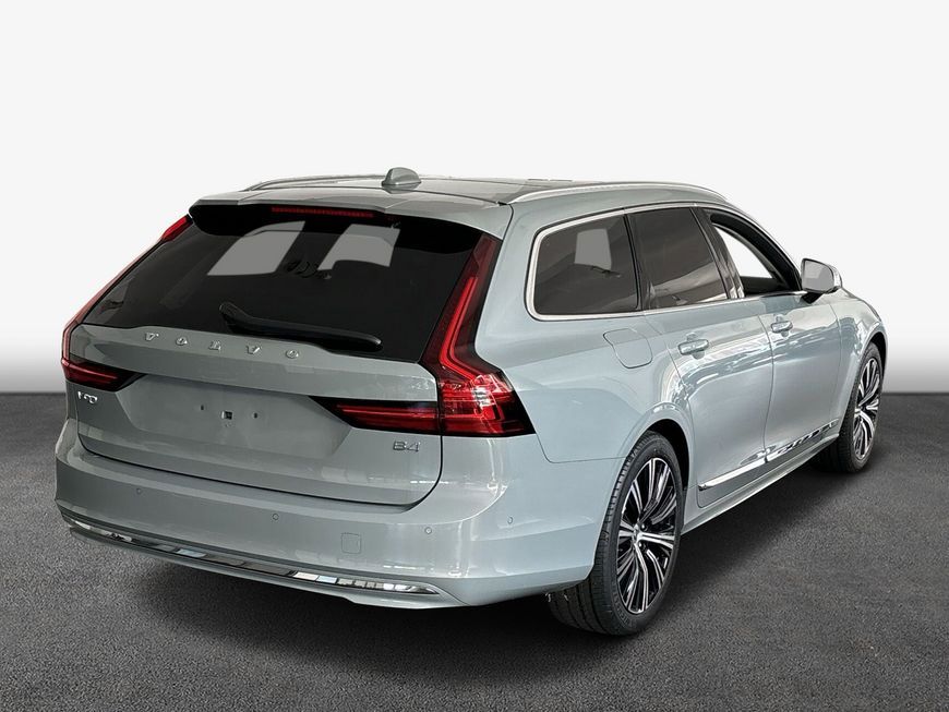 Volvo V90 2024