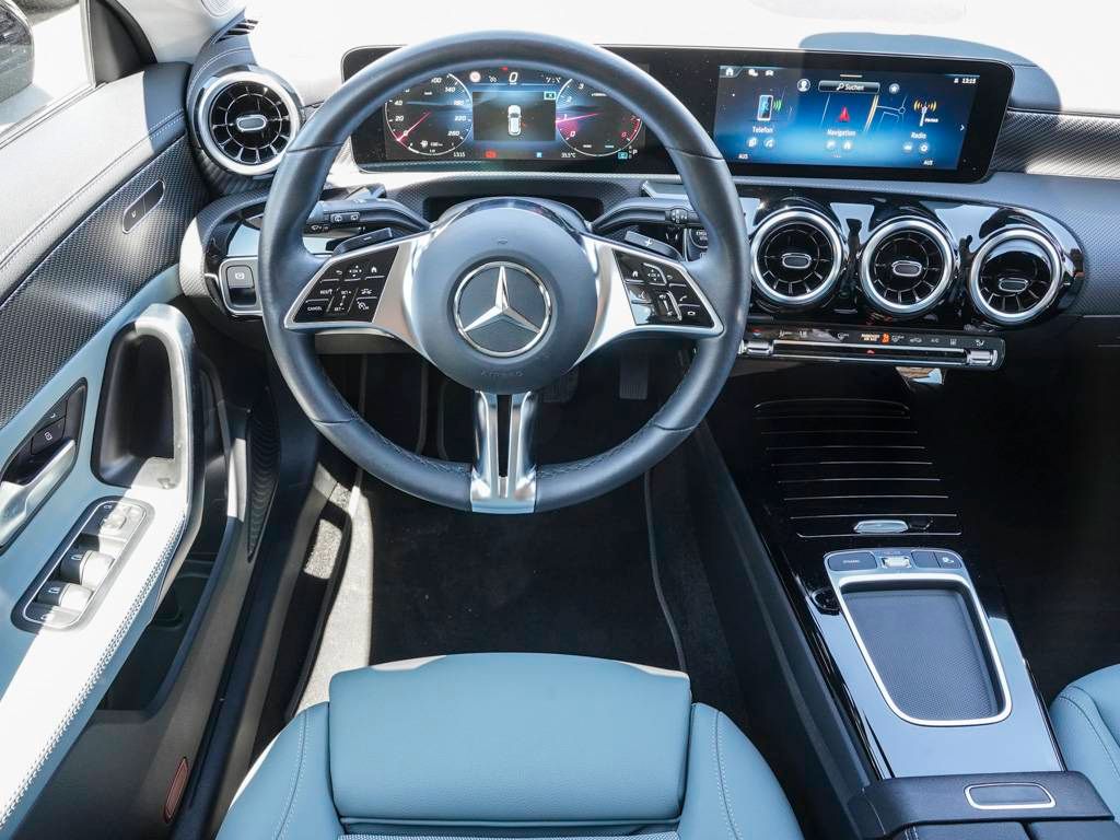 Mercedes-Benz CLA 180 2024