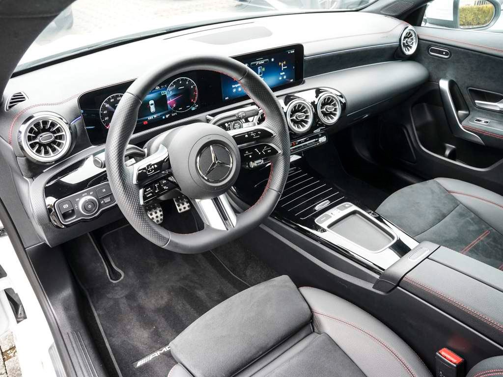 Mercedes-Benz CLA 200 2024