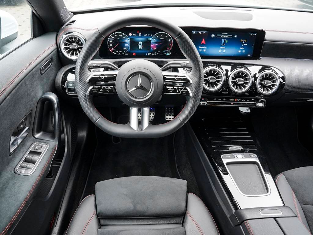 Mercedes-Benz CLA 200 2024