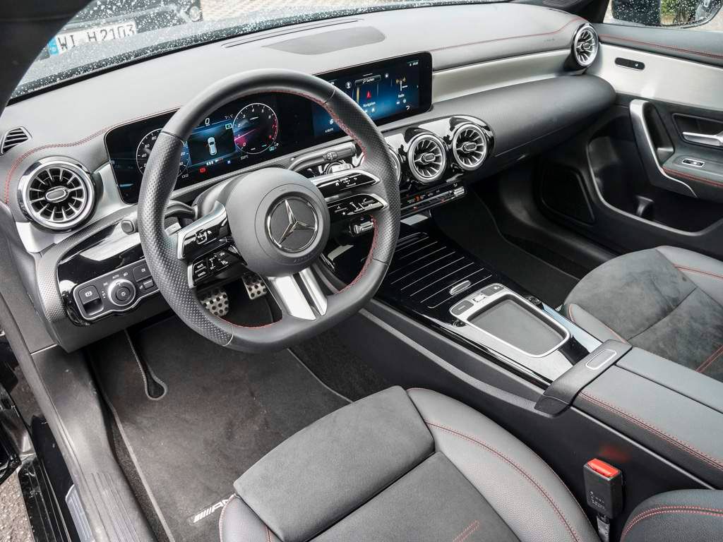 Mercedes-Benz CLA 180 2024