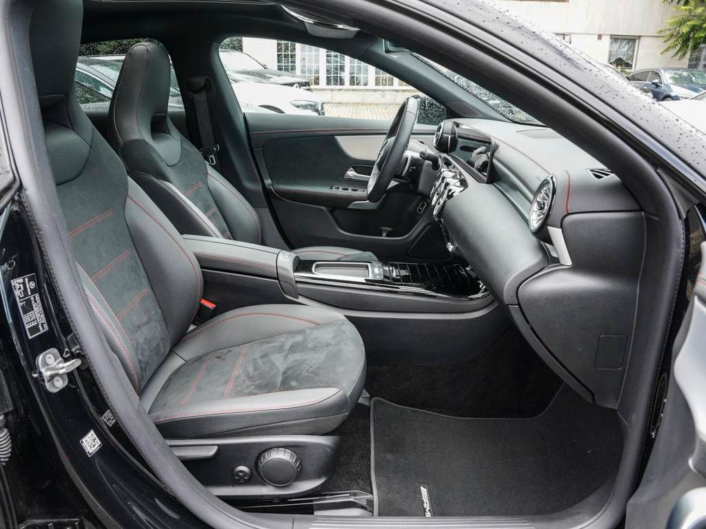 Mercedes-Benz CLA 180 2024