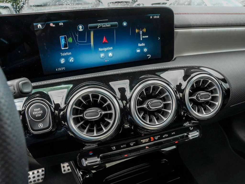 Mercedes-Benz CLA 180 2024