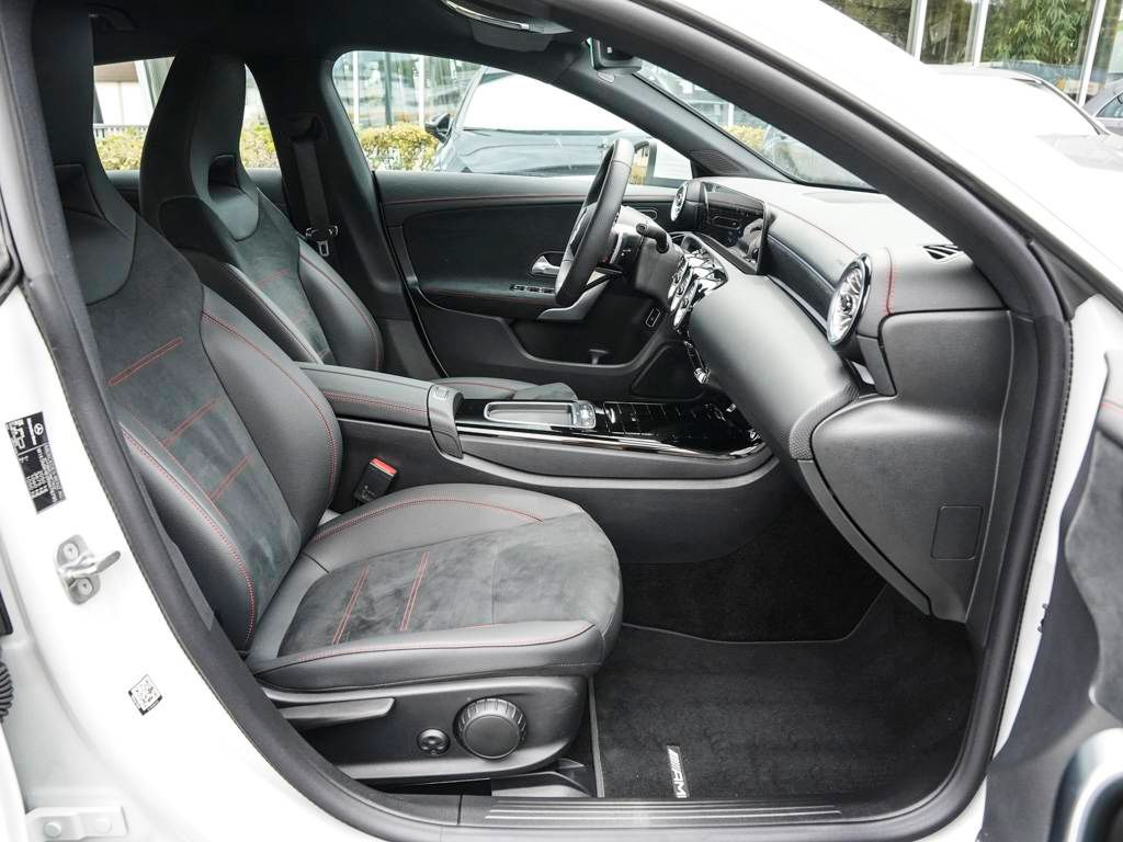 Mercedes-Benz CLA 200 2024