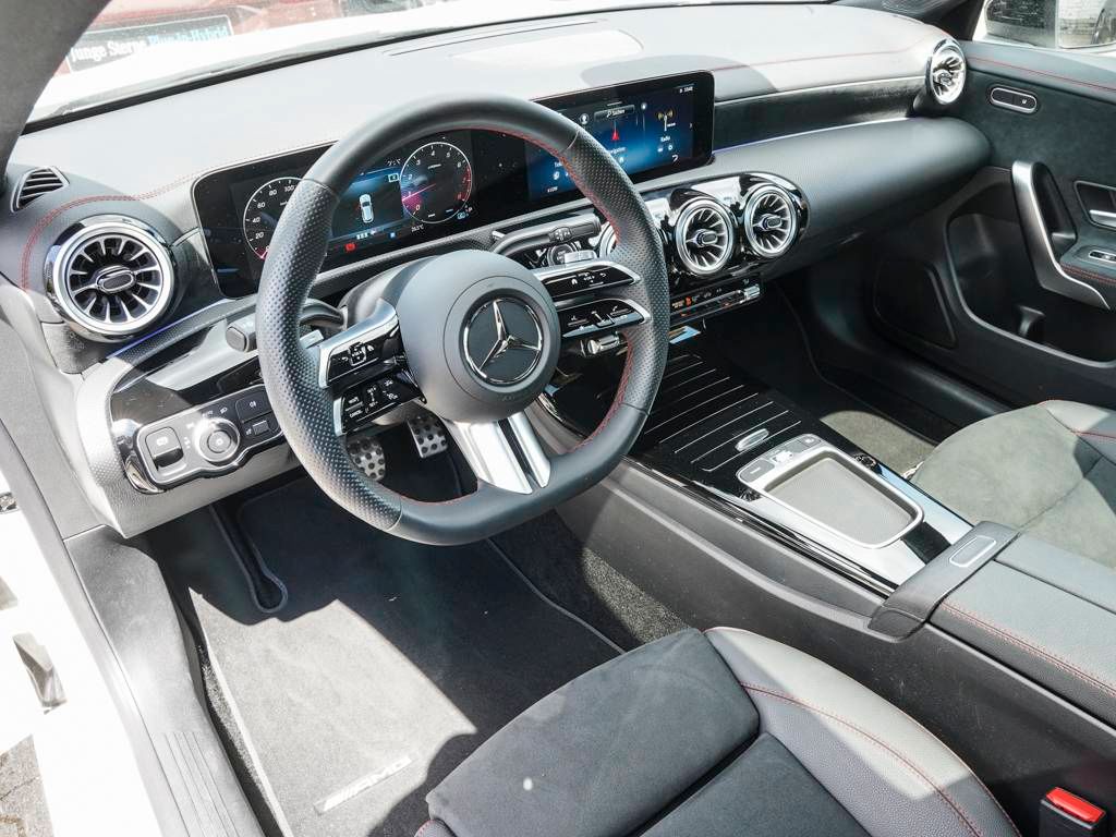 Mercedes-Benz CLA 200 2024