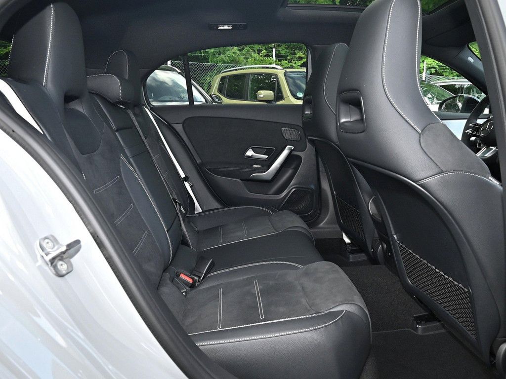 Mercedes-Benz A 180 2025