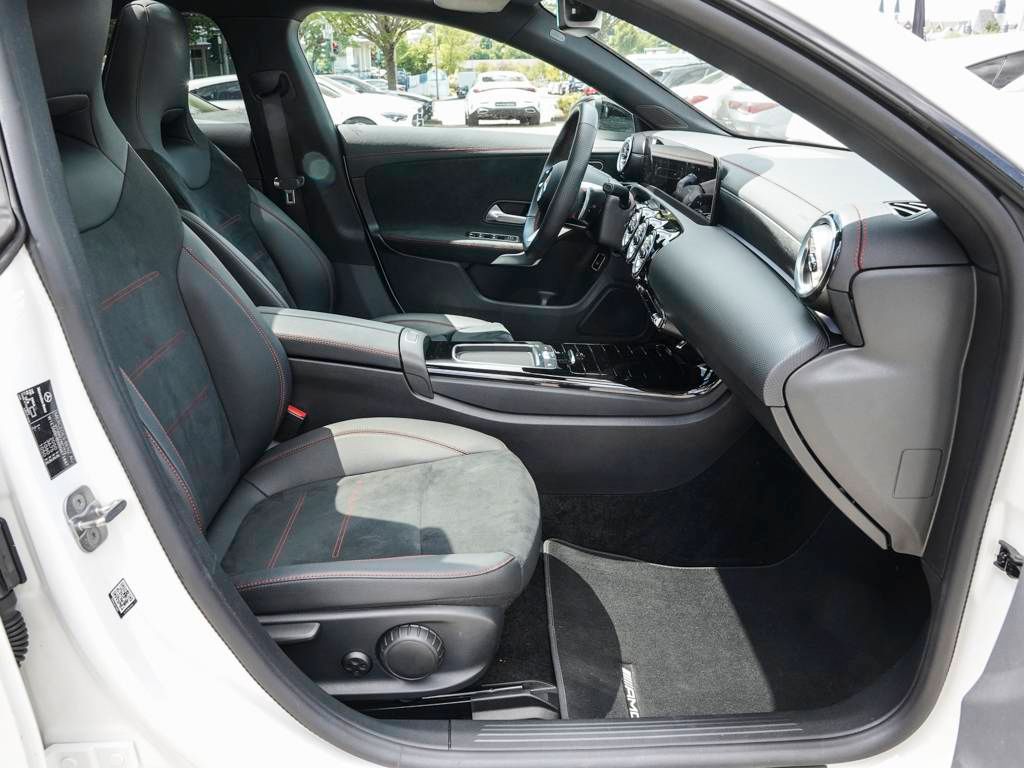 Mercedes-Benz CLA 200 2024