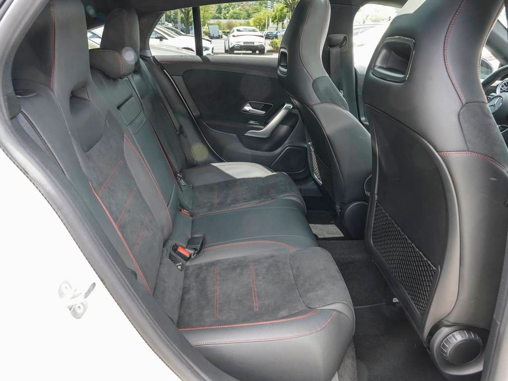 Mercedes-Benz CLA 200 2024