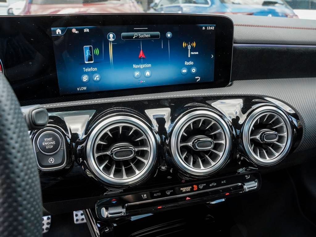 Mercedes-Benz CLA 200 2024