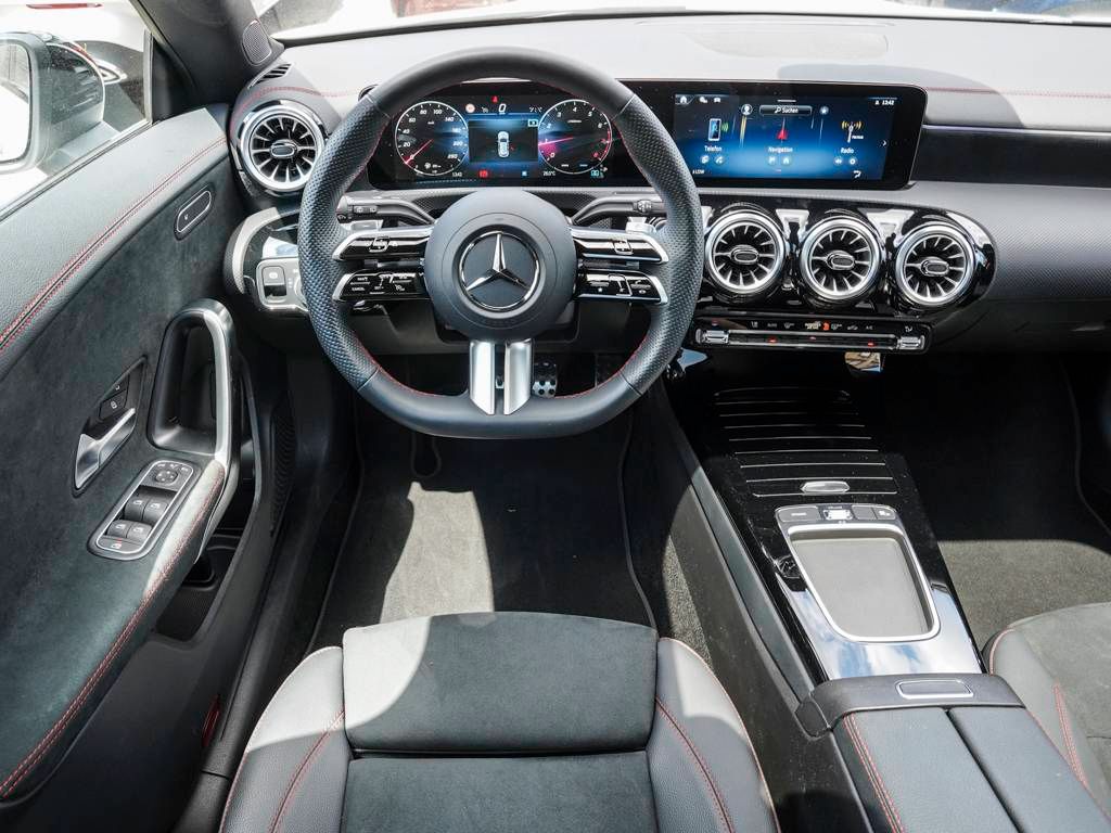 Mercedes-Benz CLA 200 2024