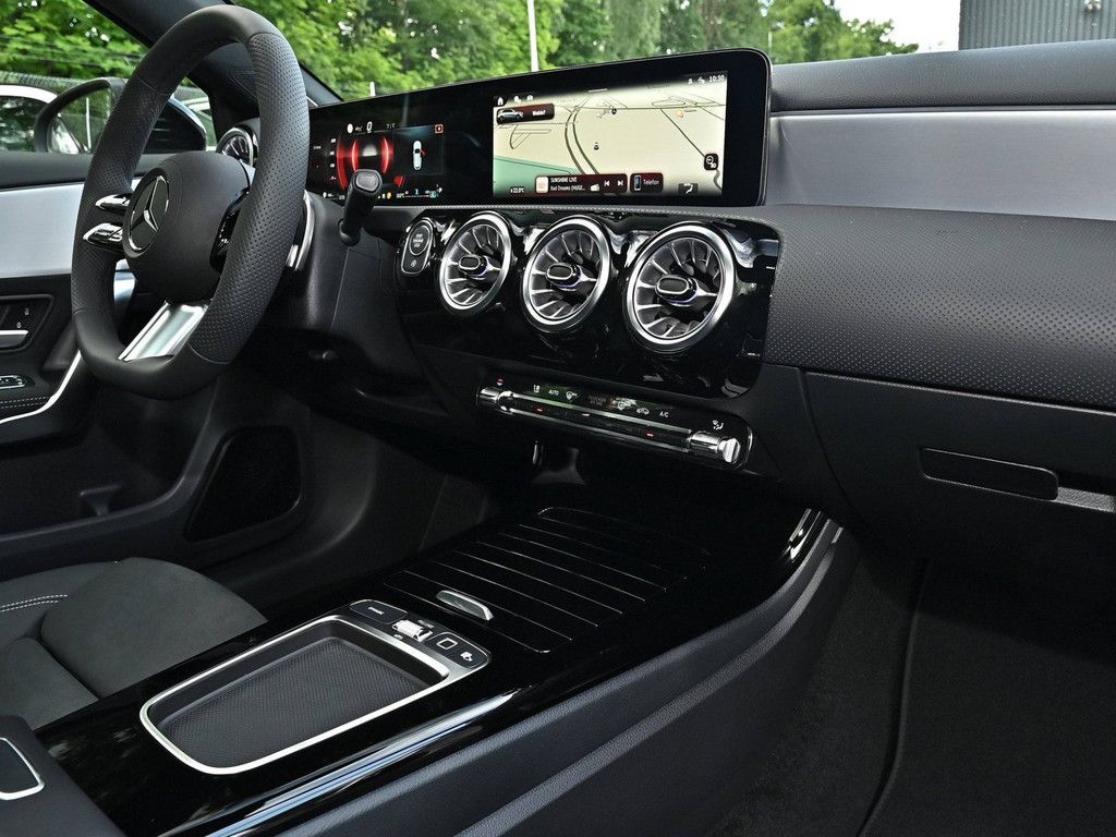 Mercedes-Benz A 180 2025