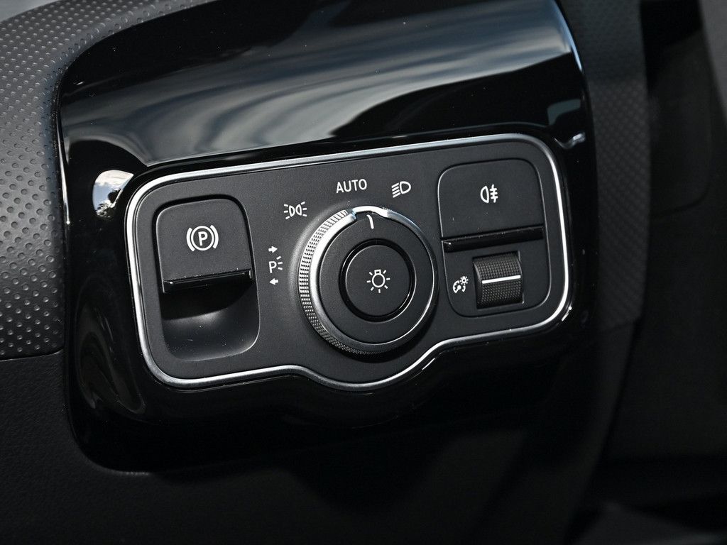 Mercedes-Benz A 180 2025
