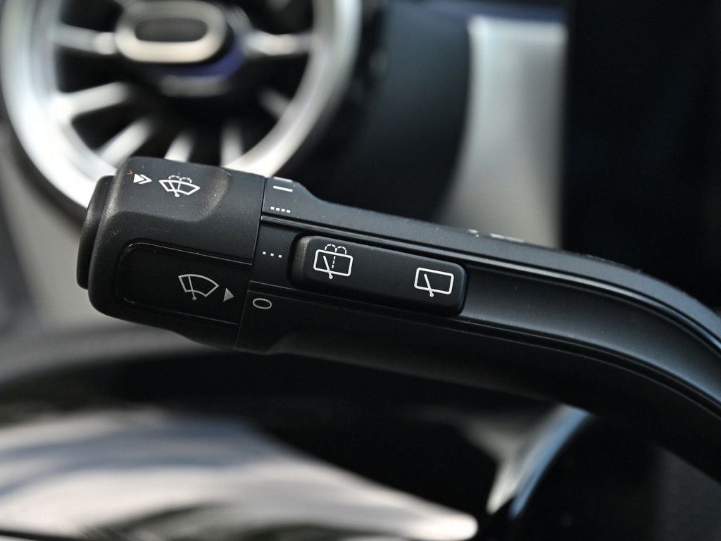 Mercedes-Benz A 180 2025