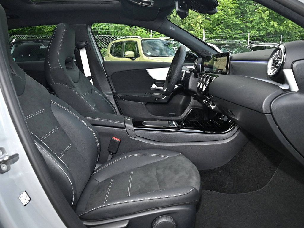 Mercedes-Benz A 180 2025