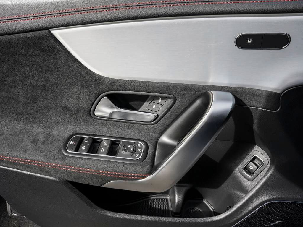 Mercedes-Benz CLA 180 2023