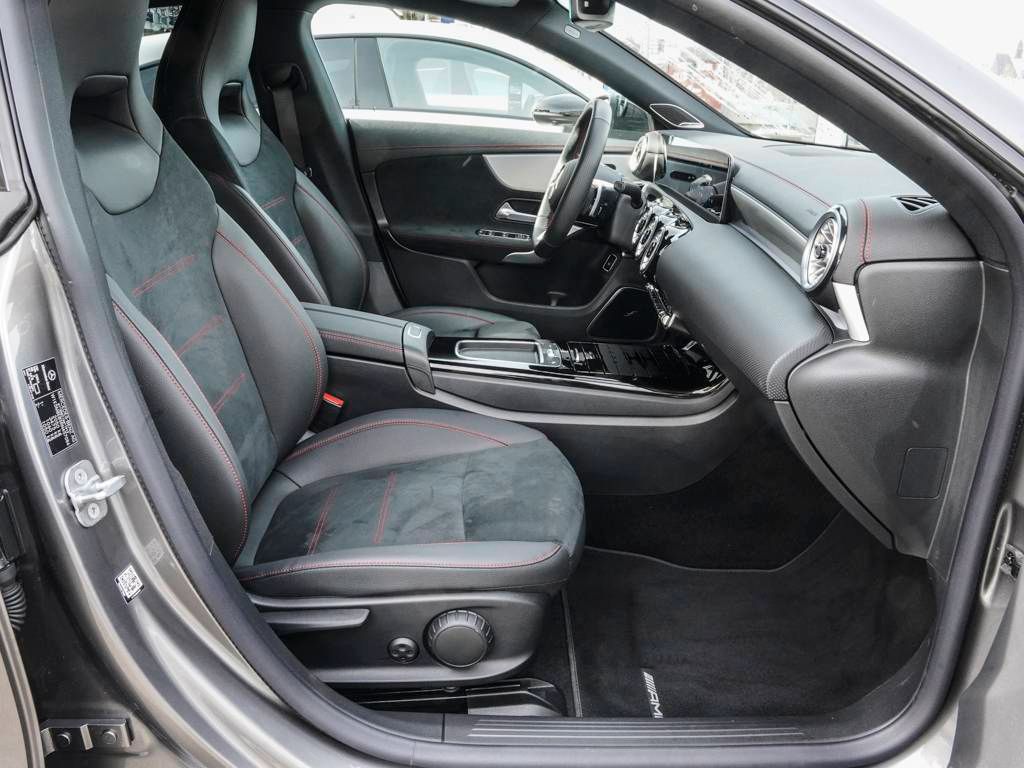 Mercedes-Benz CLA 180 2023