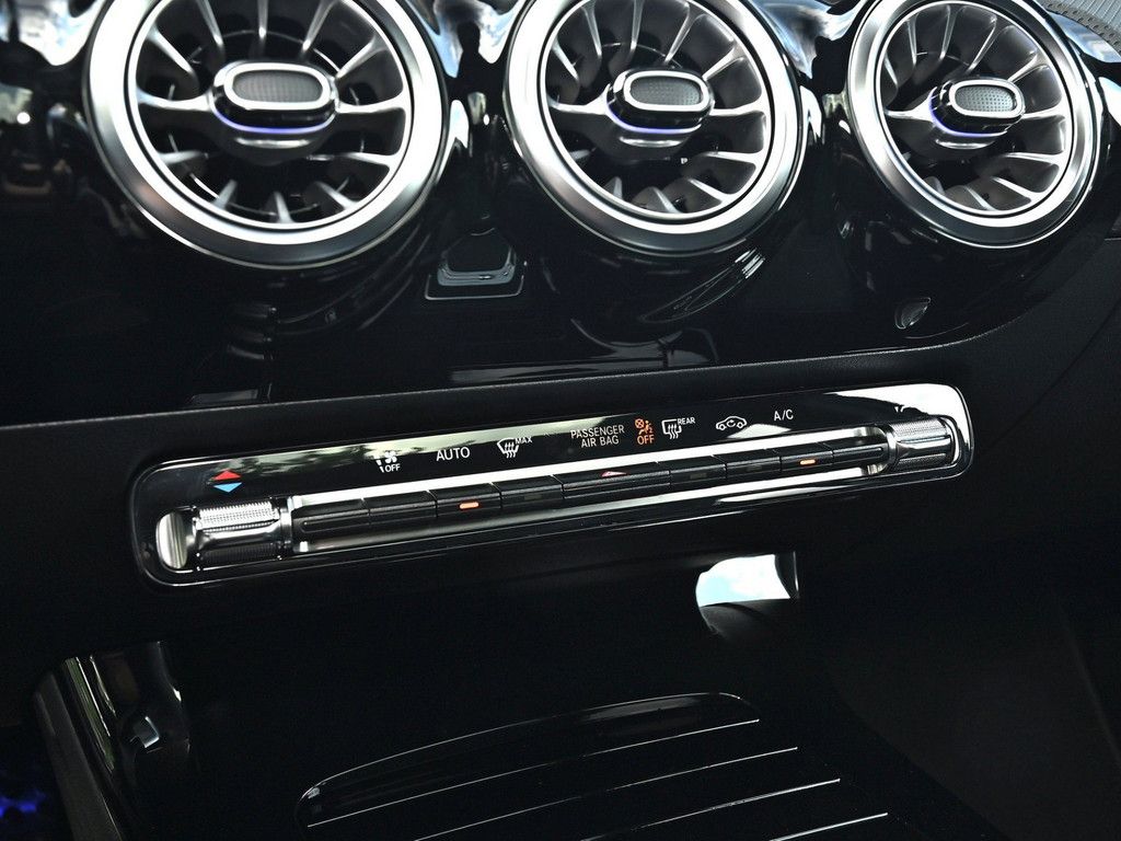 Mercedes-Benz A 180 2025