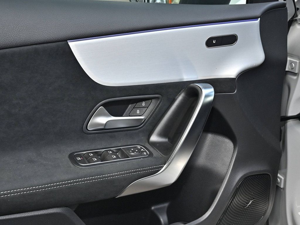 Mercedes-Benz A 180 2025