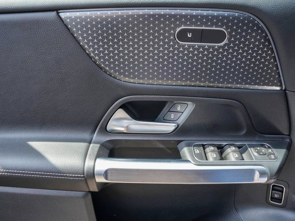 Mercedes-Benz GLB 180 2024