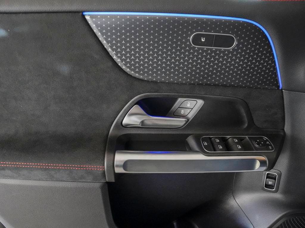 Mercedes-Benz GLB 200 2025
