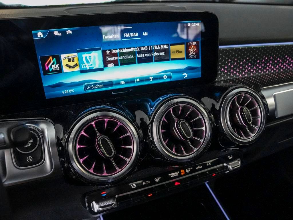 Mercedes-Benz GLB 200 2025