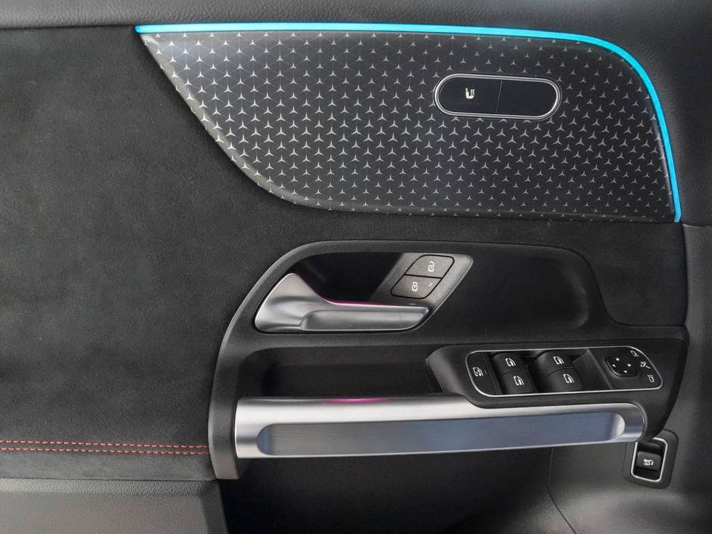 Mercedes-Benz GLB 200 2025