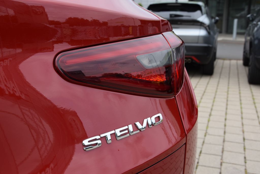 Alfa Romeo Stelvio 2021