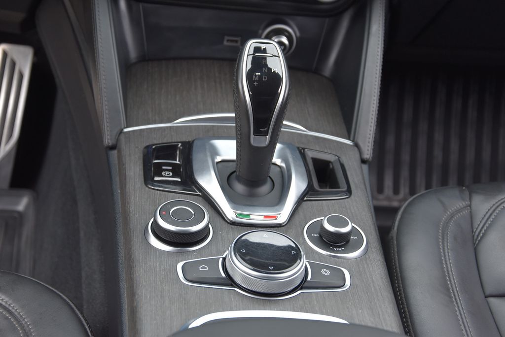 Alfa Romeo Stelvio 2021