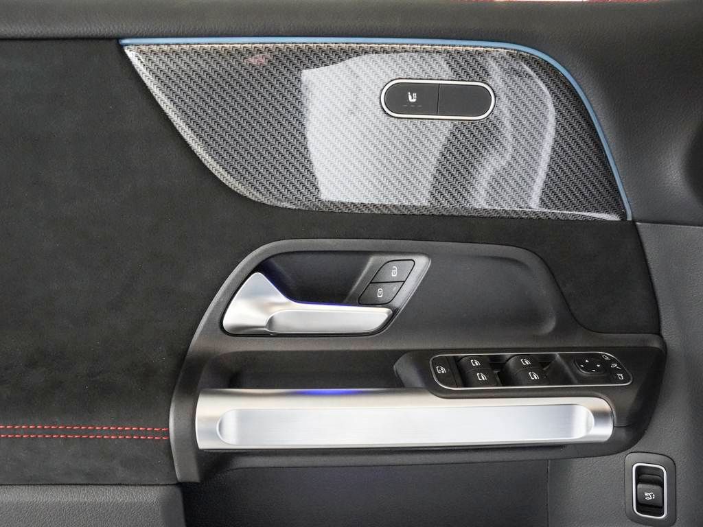 Mercedes-Benz GLB 200 2025