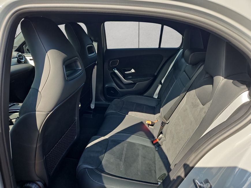 Mercedes-Benz A 180 2025