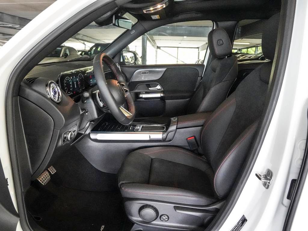 Mercedes-Benz GLB 200 2025