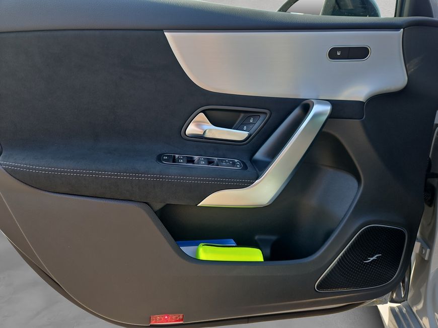 Mercedes-Benz A 180 2025