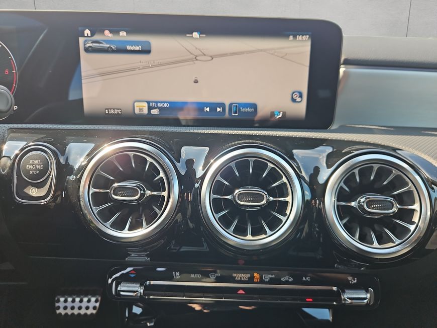 Mercedes-Benz A 180 2025