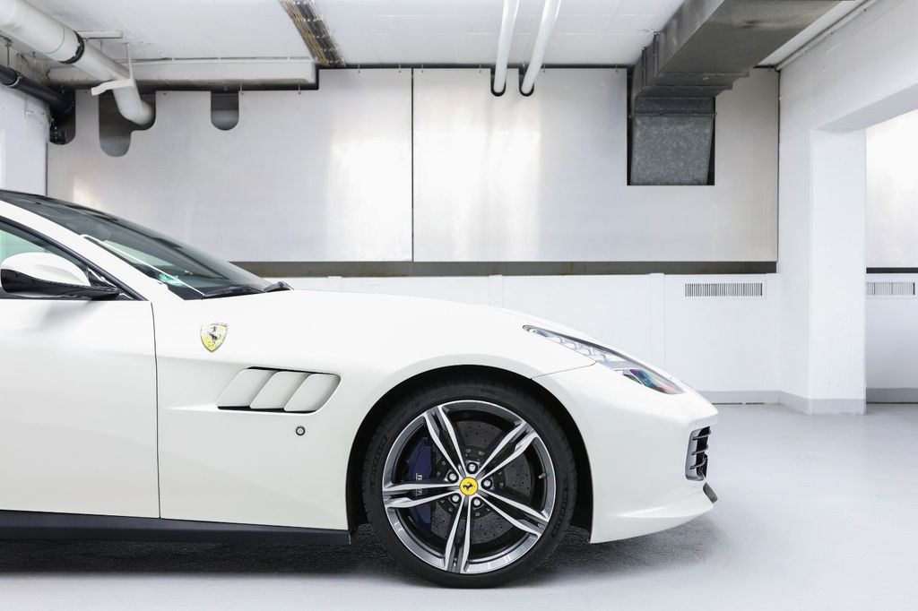 Ferrari GTC4Lusso 2019