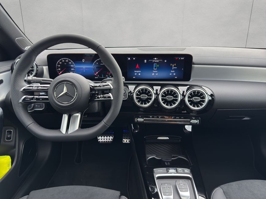 Mercedes-Benz CLA 180 2025