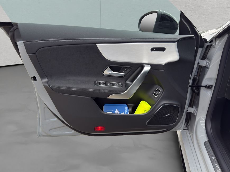 Mercedes-Benz CLA 180 2025