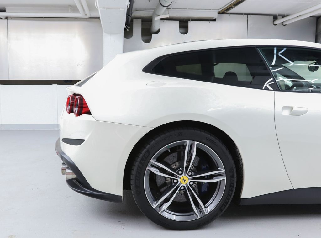 Ferrari GTC4Lusso 2019