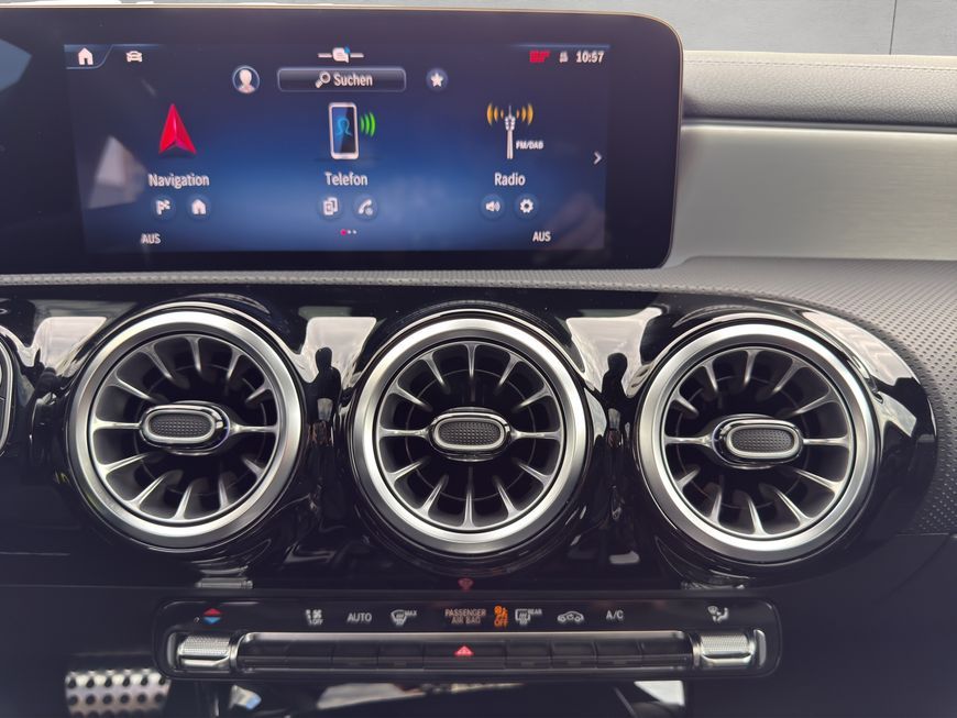 Mercedes-Benz CLA 180 2025