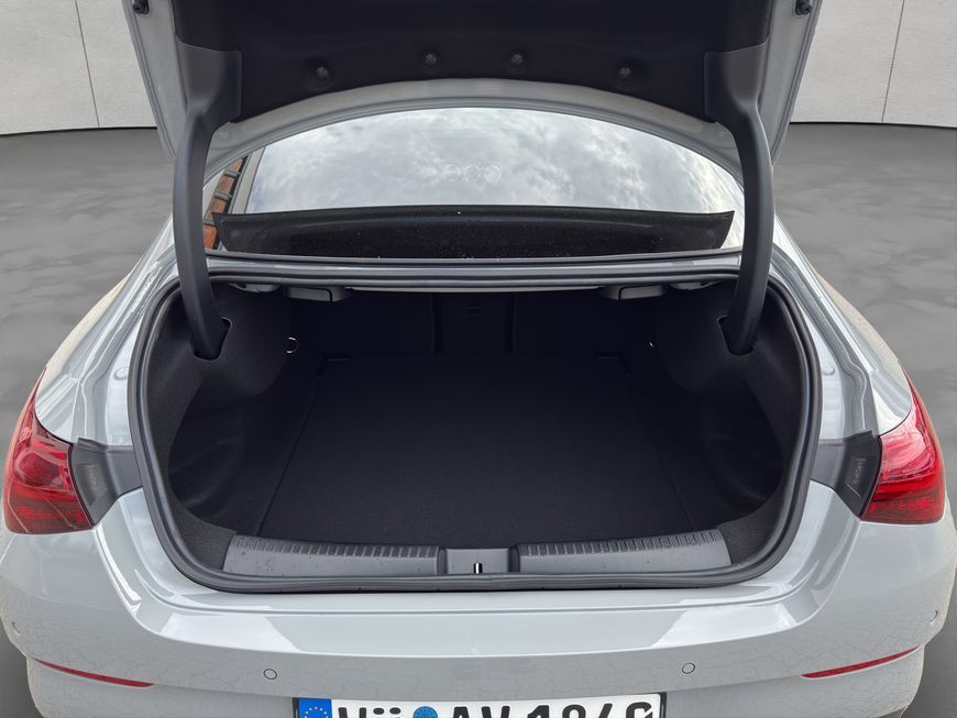 Mercedes-Benz CLA 180 2025