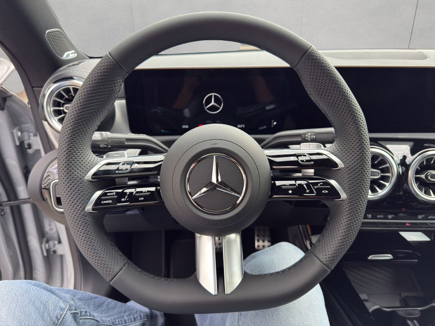 Mercedes-Benz CLA 180 2025