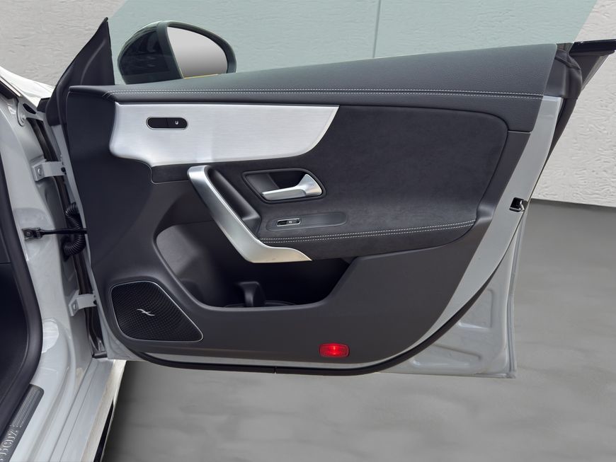 Mercedes-Benz CLA 180 2025