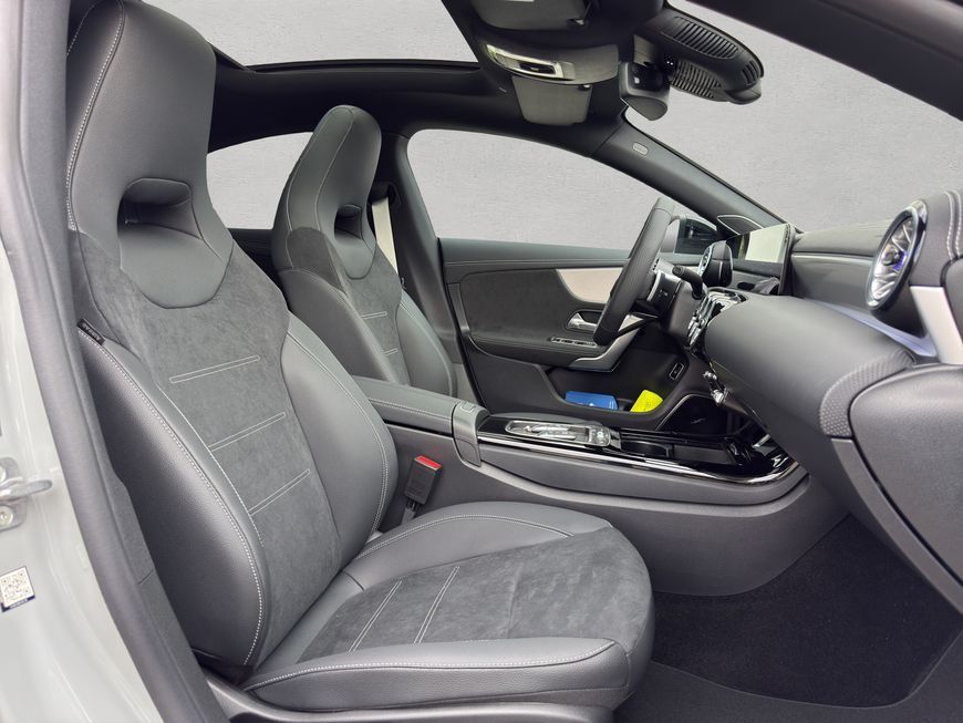 Mercedes-Benz CLA 180 2025