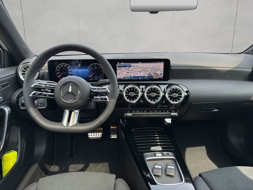 Mercedes-Benz A 200 2025