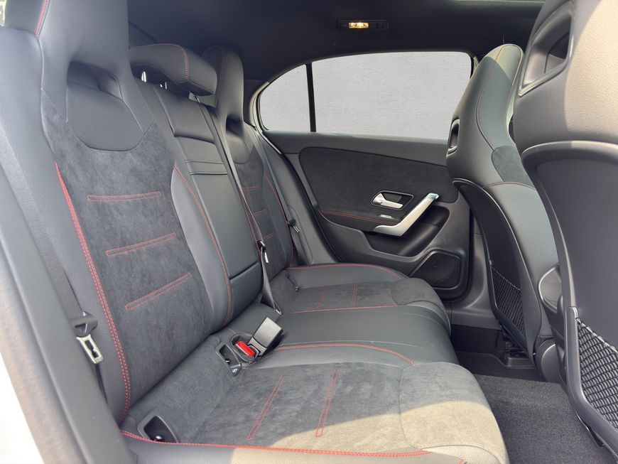 Mercedes-Benz A 200 2025