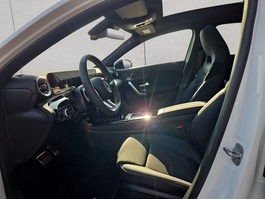 Mercedes-Benz A 200 2025