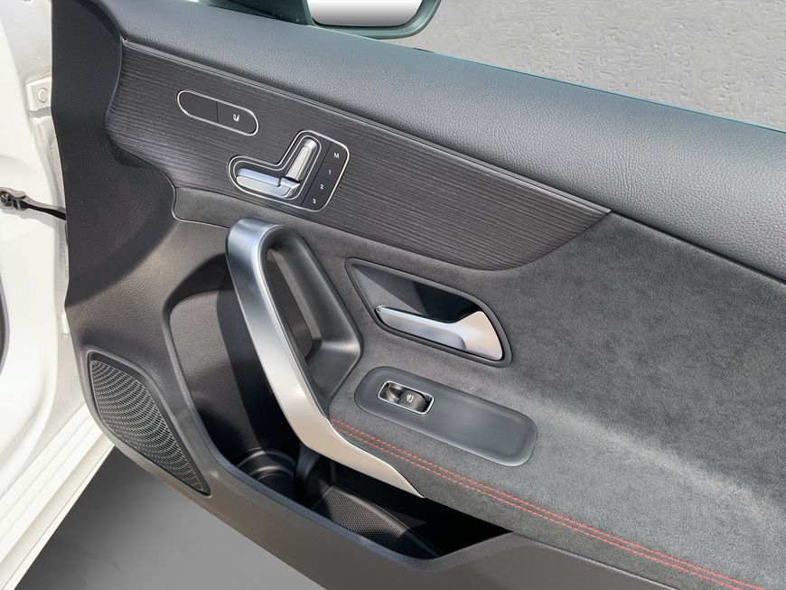 Mercedes-Benz A 200 2025